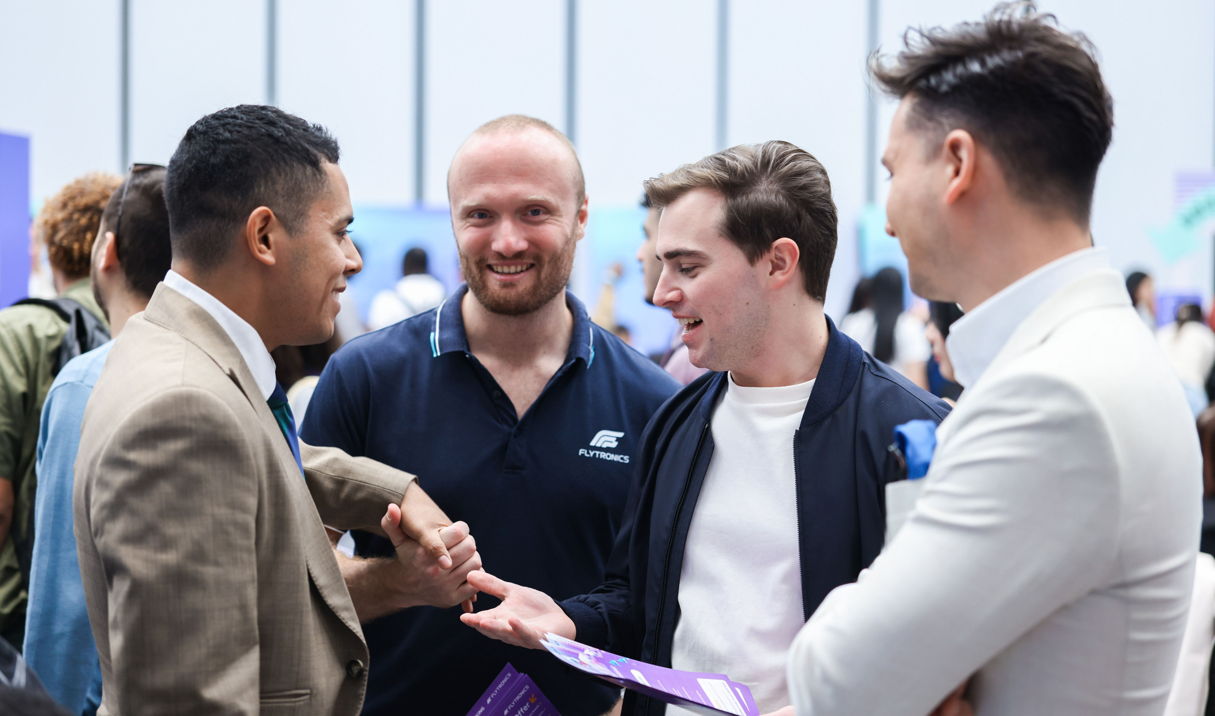 亮相國(guó)際人才招聘會(huì) ，新漢全球崗位開(kāi)放中